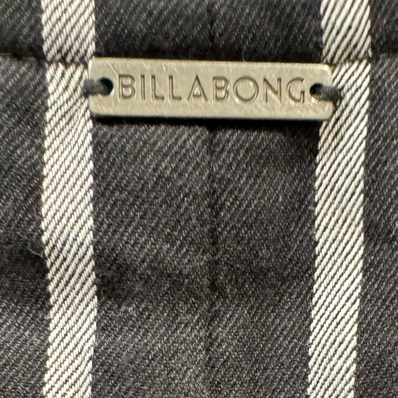 Billabong NWT overall striped Wild Pursuit Short Overall Romper in black stripe - Picture 16 of 16